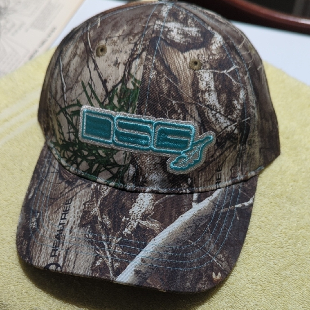 Camouflage  REALTREE Baseball Cap with DSG Logo/STICKER..NWT!!